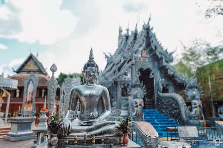 Long Neck Village, Silver Temple & Chiang Mai Top Sites - Long Neck Village and Karen Padaung traditions