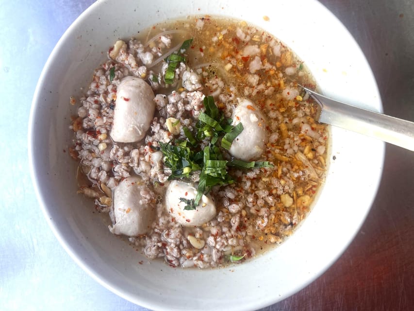 No Diet Club - Local food tour in Bangkok with many tastings - The guide and group size make a difference