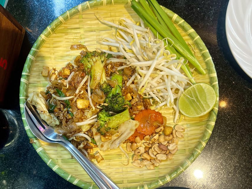No Diet Club - Local food tour in Bangkok with many tastings - How the food stops work for different appetites