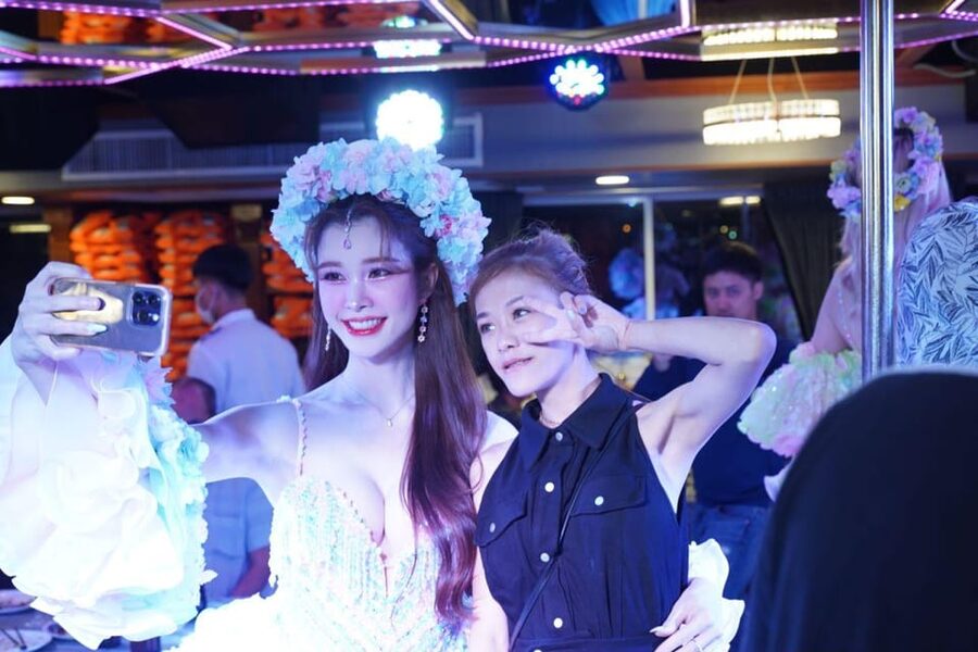 Pattaya: All Star Dinner Cruise, Cabaret Show & Beer Buffet - What this Pattaya cruise is really selling