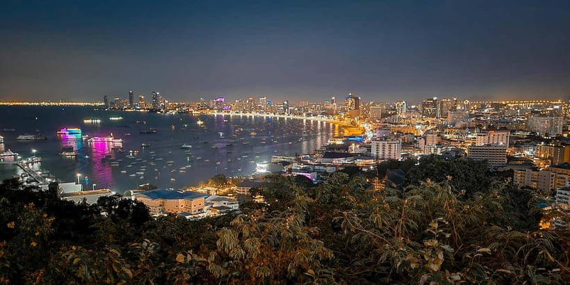 Pattaya: Big Buddha Temple and Night Market Tour - Wat Phra Yai and the 18-meter golden Buddha