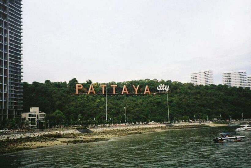 Pattaya: Buddha, Floating Market, Gems Museum Tour & Lunch - Gems Gallery Pattaya finishes with shopping