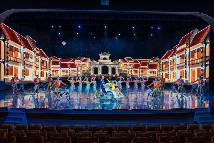 Pattaya: Colosseum Show Experience - The visual strengths, and the limits