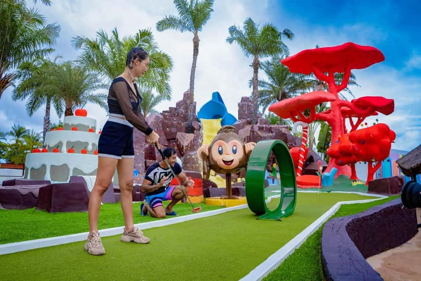 Pattaya: Columbia Pictures Aquaverse Entry Ticket - Live shows, 4D cinema, and character meetings