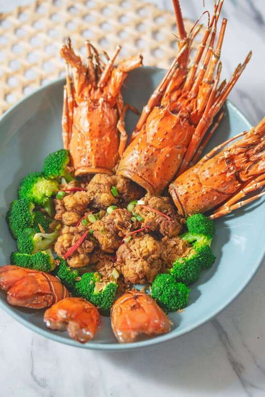 Pattaya: King Seafood Buffet Package - Service that helps a short meal work