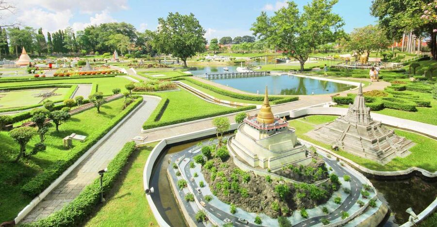 Pattaya: Mini Siam and Mini Europe Entry Ticket - How the 1:25 scale changes the visit