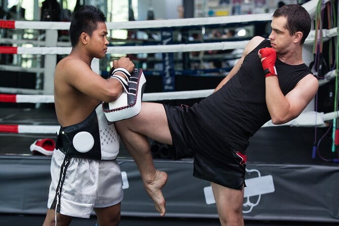 Pattaya Muay Thai Training Experience - The first 30 minutes: warming up your body
