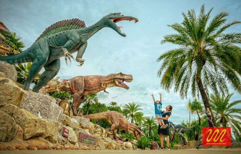 Pattaya: Nong Nooch Tropical Garden Ticket for Foreigners - Taking the sightseeing bus around the 500-acre grounds