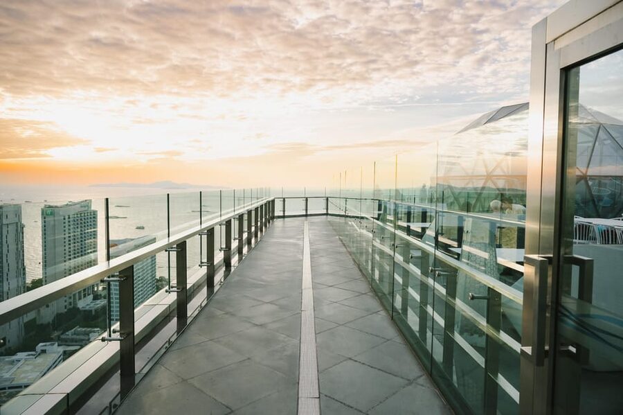 Pattaya: The Sky 32 at Grande CentrePoint Hotel - Service that helps the meal feel special