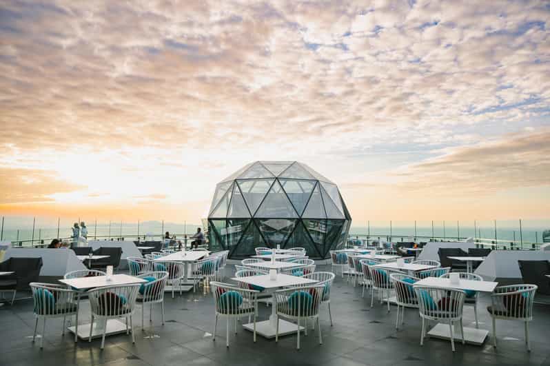 Pattaya: The Sky 32 at Grande CentrePoint Hotel - Thai flavors meet international comfort food