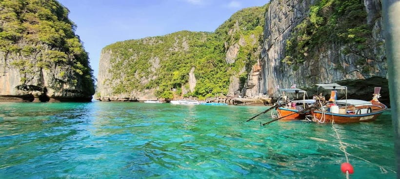 Phi Phi: Half Day Long Tail Boat to Maya Bay - Monkey Beach, 30 minutes with the local monkeys