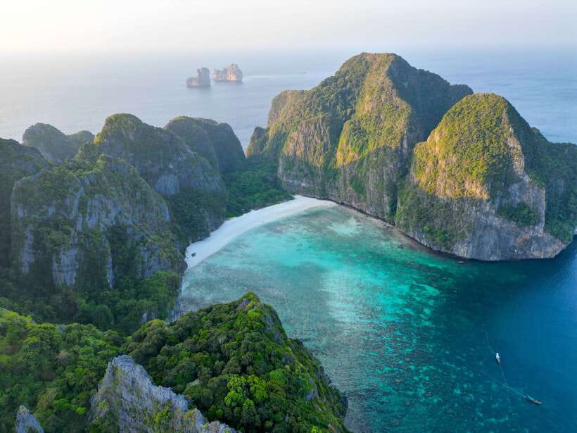 Phi Phi: Half-Day Tour with Maya Bay, Pileh Lagoon & Snorkel - The crew, safety, and tour style