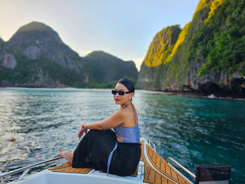 Phi Phi: Maya Bay, Bamboo Island & Plankton Full-Day Tour - Loh Samah Bay and the walk into Maya Bay