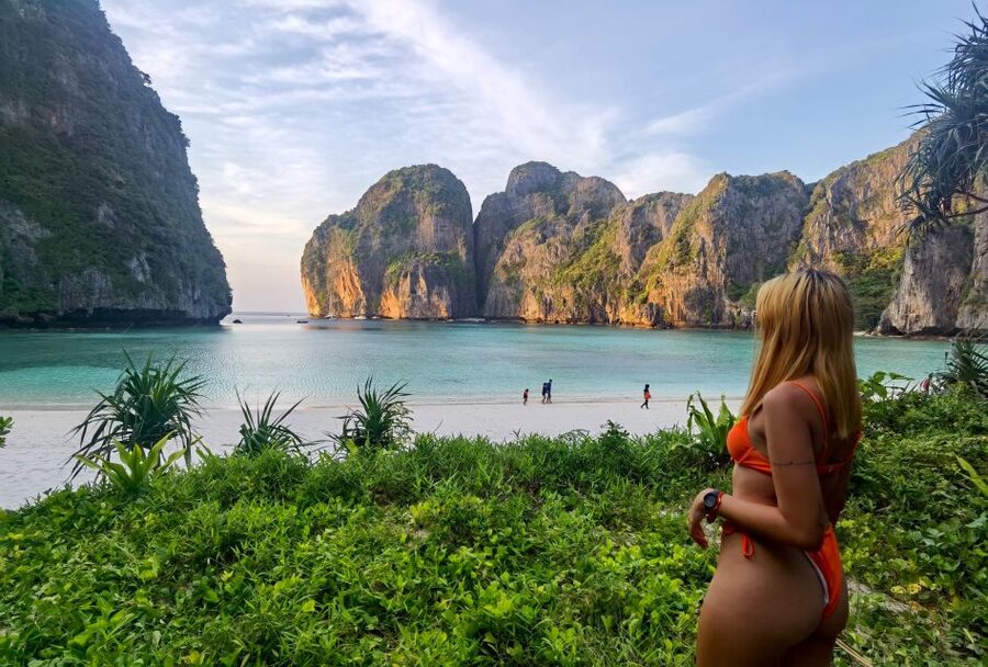 Phi Phi: Morning Speedboat Tour to Maya Bay with Snorkel - Why the early departure matters at Maya Bay