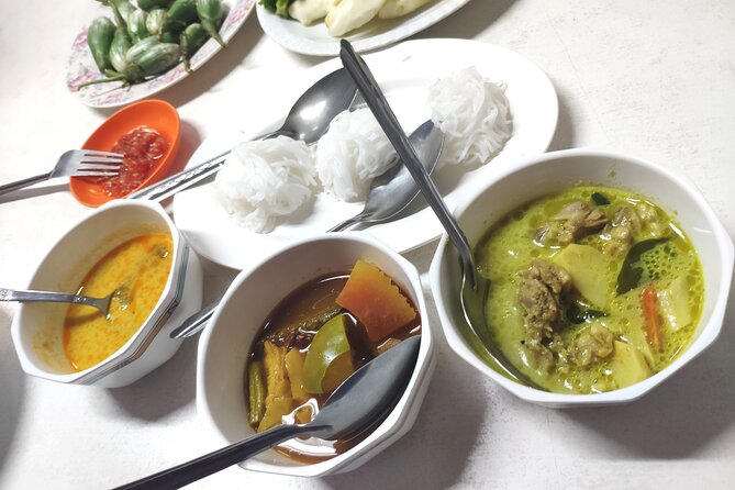 Phuket Food Tour and City Walk by Jane - A small group makes the food stops easier