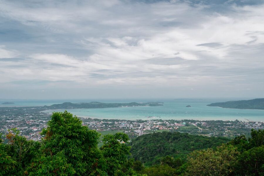 Phuket: Half-Day City Highlights and Viewpoints Group Tour - Guides, cars and the small-group feel