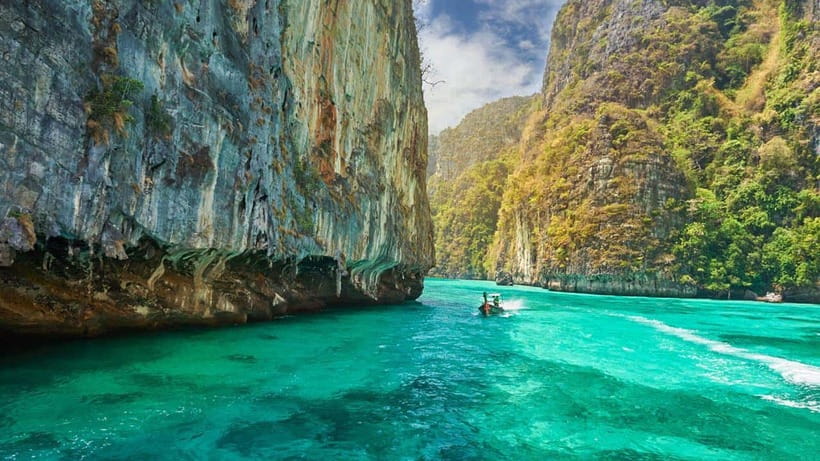Phuket: Phi Phi Islands and Maya Bay Day Trip with Lunch - Key points at a glance