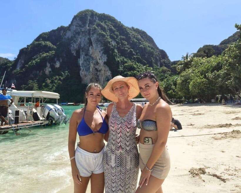 Phuket: Phi Phi Islands and Maya Bay Day Trip with Lunch - Maya Bay, movie fame, and a short visit