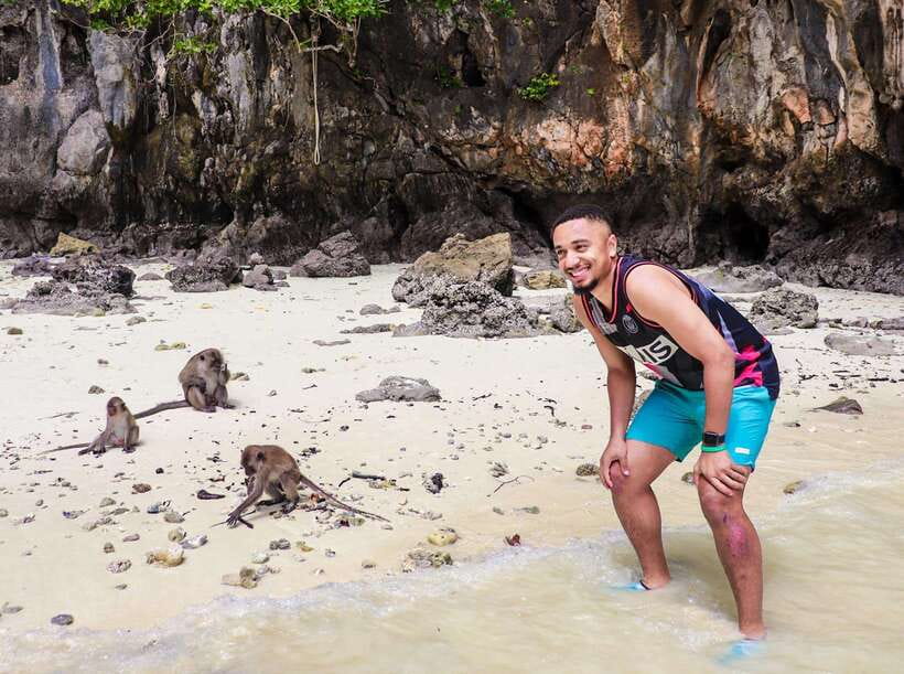 Phuket: PhiPhi, Maya Bay & Khai Island Day Tour with Lunch - Phi Phi Don lunch and free time