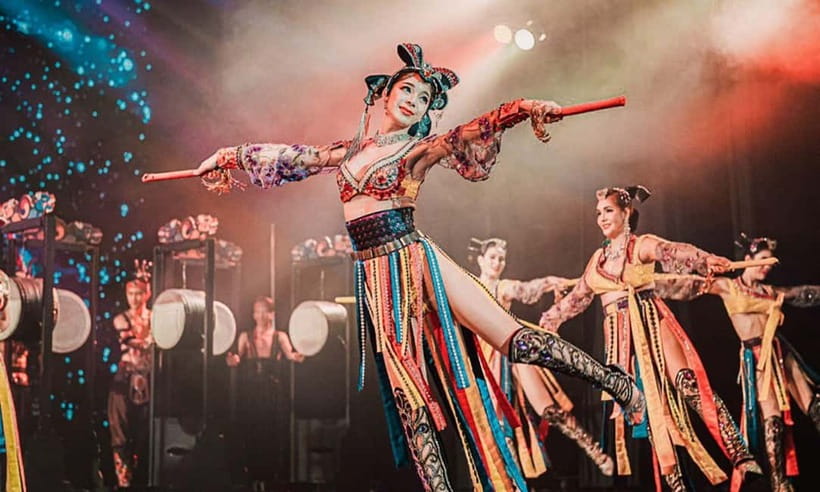 Phuket: Simon Cabaret Show Tickets Optional First 3 Rows - The 90-minute performance, scene by scene