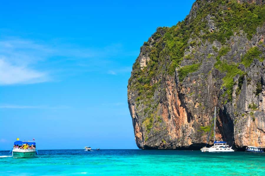 Phuket: Speedboat Day Trip to Phi Phi and Maya Bay - The 90-minute speedboat crossing