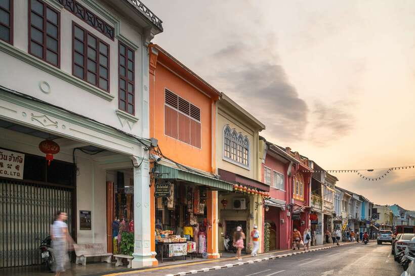 Phuket: Wat Chalong, Viewpoint, and Old Town Guided Tour - The guides make the difference