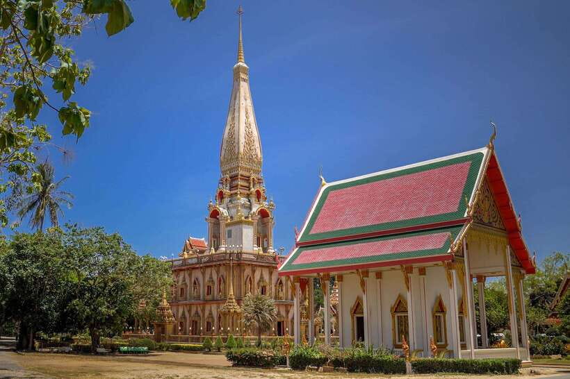 Phuket: Wat Chalong, Viewpoint, and Old Town Guided Tour - Karon Viewpoint: Phuket from above