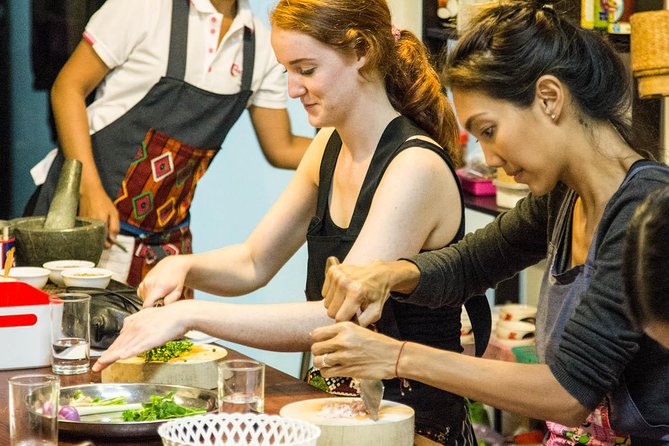 Pink Chili - Thai Cooking Class and Market Tour in Bangkok - Getting to the school in Phra Khanong Nuea
