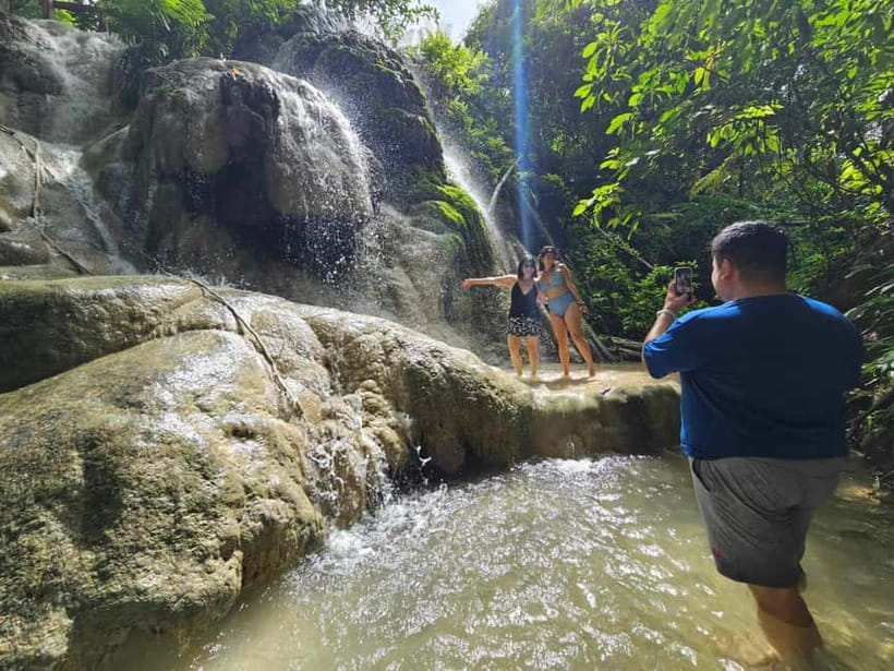 Private : Sticky Waterfall & Secret Temple & Karen Village. - A local lunch with room for regional flavor