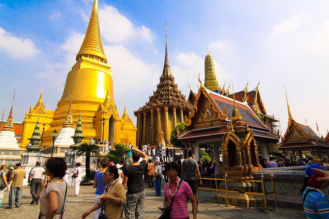 Private Tour: Best of Bangkok in A Day - Wat Traimit and Chinatown: a powerful start
