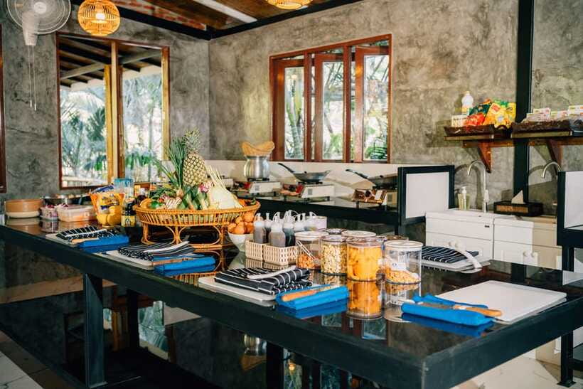 Railay: Hands-On Thai Cooking Class at Railay Beach - Railay logistics and what to bring