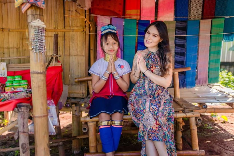 Red, Blue, White Temples & Hot Spring Trip from Chiang Mai - Lunch in Chiang Rai: a useful break in the middle