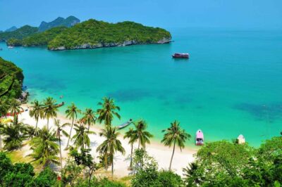 Angthong Marine Park Boat Tour w/ Transfer and Meals