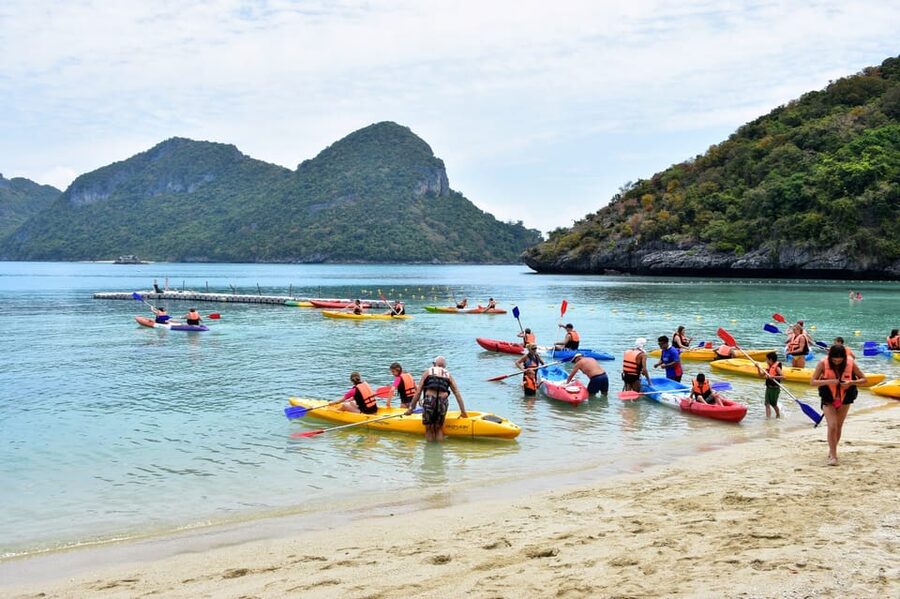 Samui: Angthong Marine Park Boat Tour w/ Transfer and Meals - Kayaking beneath limestone cliffs