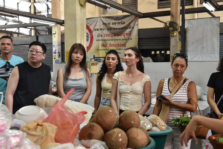 Sathon: Hands-on Thai Cooking Class & Market Tour in Bangkok - Choosing ingredients at Suan Phlu Market