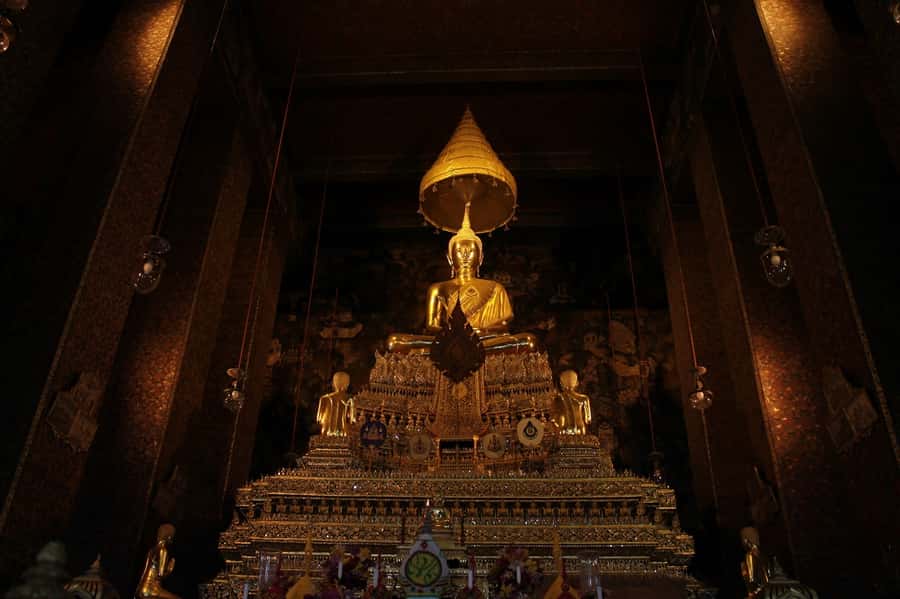 Shared Tour: Wat Pho, Wat Traimit and Wat Benchamabophit - What the guide adds to the temple visits