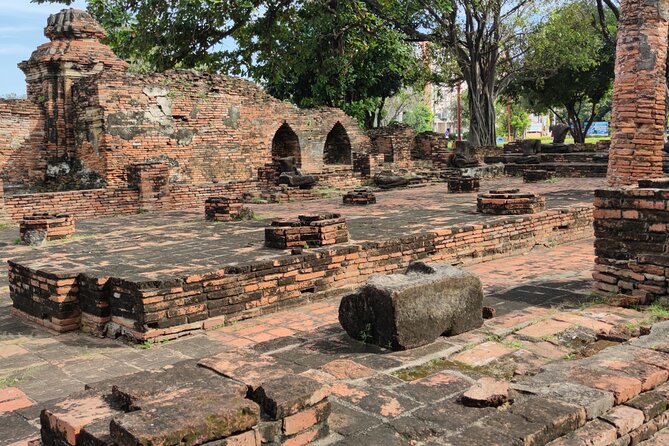 Small Group Tour to Ayutthaya Temples from Bangkok with Lunch - Wat Mahathat and the Buddha in the tree roots