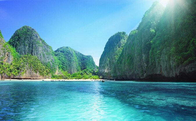 Snorkeling to Phi Phi Islands by Speedboat from Koh Lanta - A fast route from Koh Lanta to Phi Phi Le