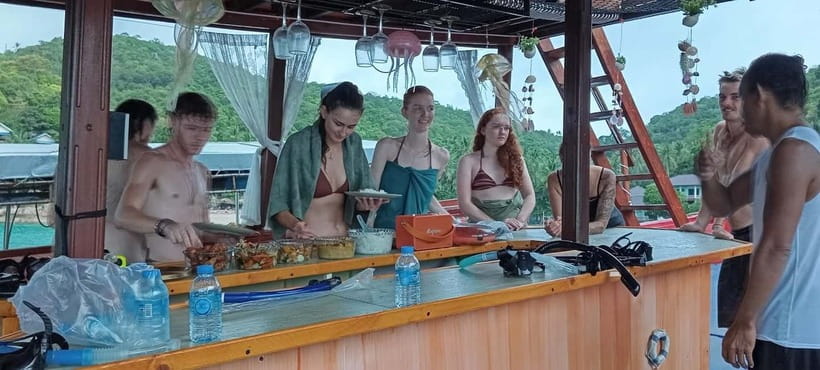 Snorkeling Tour with meals and BBQs - Cocktail - Sunset⭐⭐⭐⭐⭐ - Pickup from Koh Tao and the first hours at sea