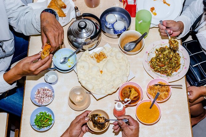 Southern Flavors Phuket Food Tour with 15+ Tastings - Ending with tropical fruit and O Aew