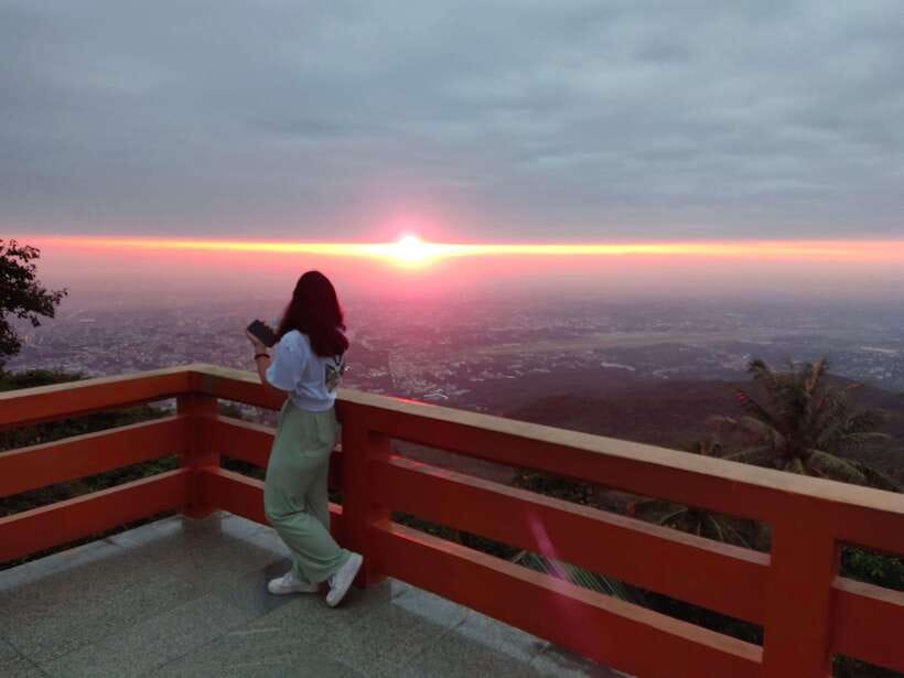 Spiritual Sunrise Wat Doi Suthep, Pha Lat, Alms & Meditation - Why the 5:00 am start is worth considering