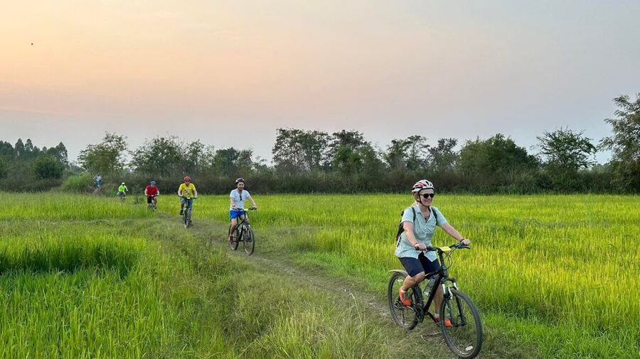 Sukhothai: 2.5-Hours Guided Countryside Sunset Bike Tour - Bikes, food, and the practical details