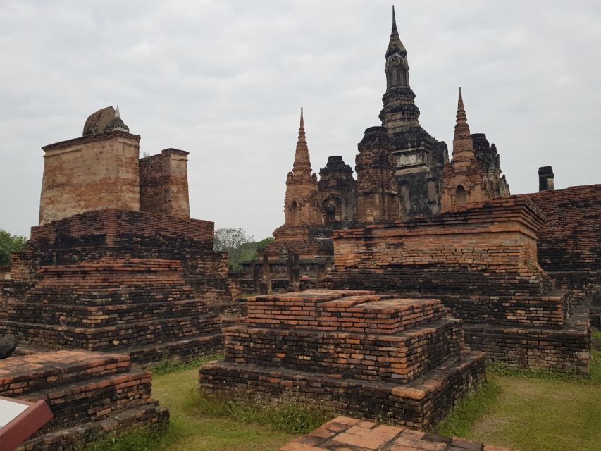 Sukhothai: Full-Day Historical Park Cycling Tour with Lunch - Canals, paddies, and the working countryside