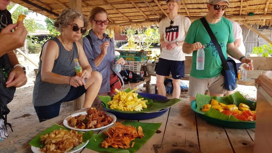 Sukhothai: Full-Day Historical Park Cycling Tour with Lunch - Entering Sukhothai Historical Park