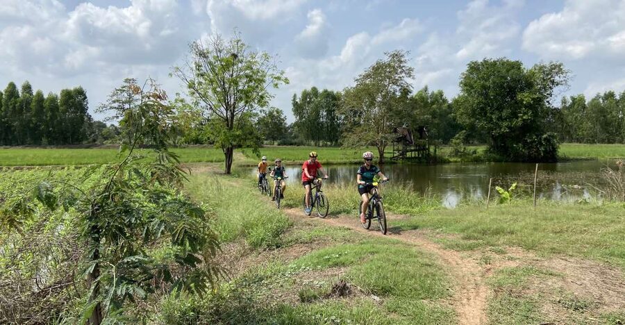 Sukhothai: Half-Day Countryside Bike Tour - Along the canal to a working furniture shop