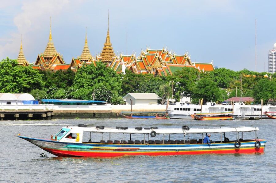 Talat Noi I A Journey Through Art and Culture l Bangkok - Starting at Saphan Taksin and riding the river
