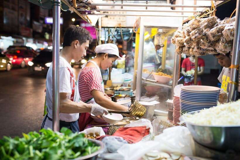 Taste of Bangkok: A 3-Hour Chinatown Food Feast - How crowded and physical is the experience?