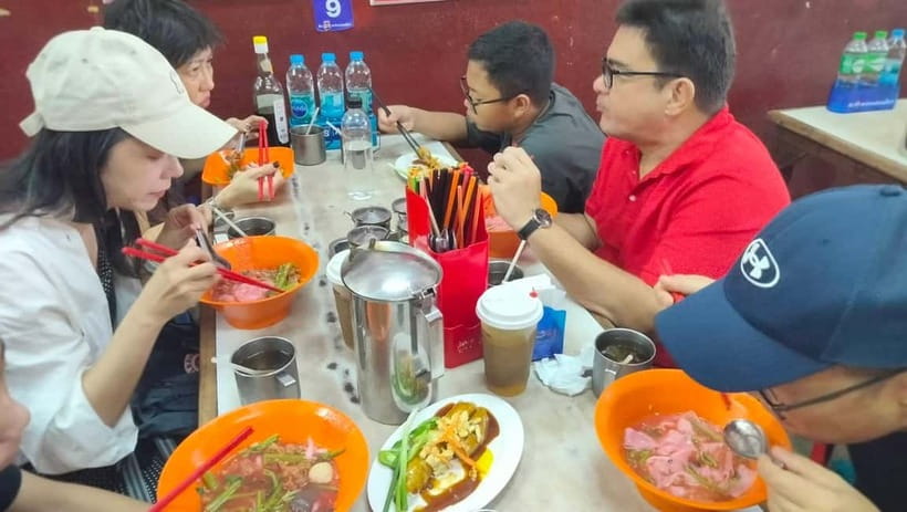 Taste of Chiang Mai: Michelin Guide & Street Food Tour - Warorot Market, or Kad Luang