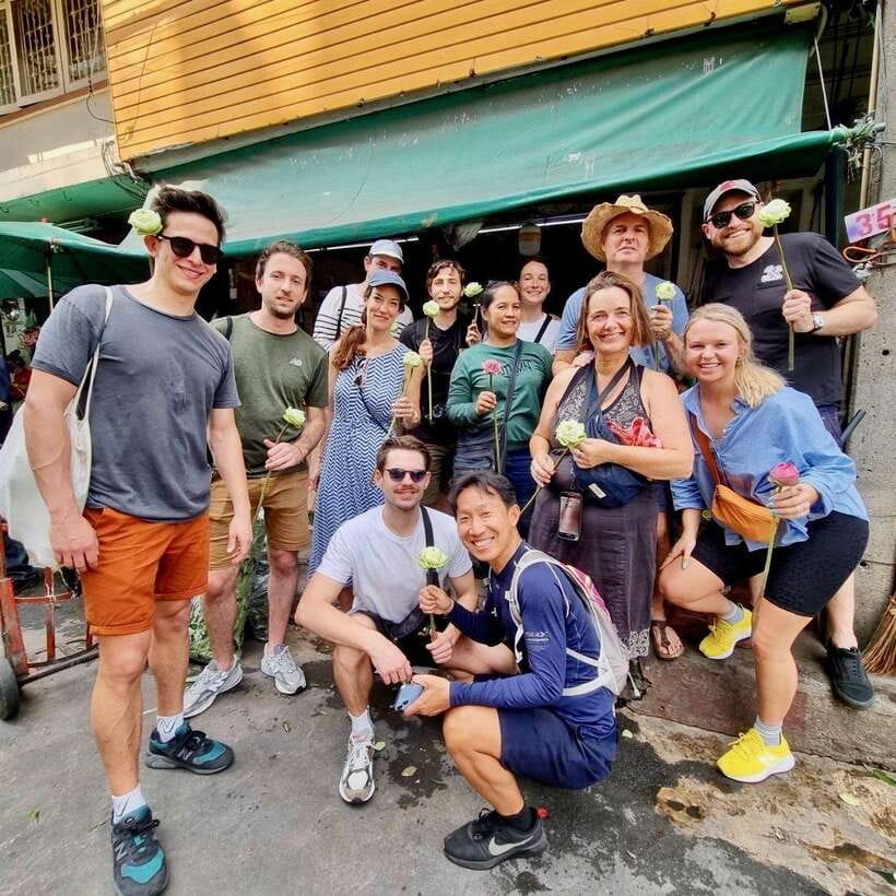 Thai culture and Bangkok local life guided bike tour - Pak Khlong Talat, Bangkok’s flower market