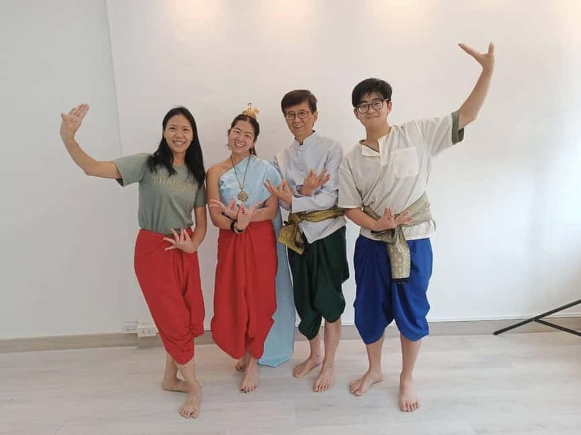 Thai Dance Class - Photos are part of the fun, but timing matters